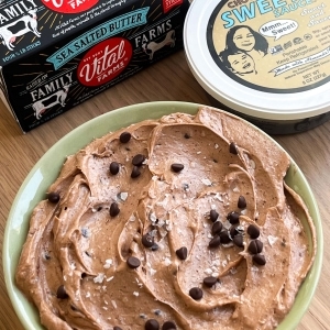 No-Bake Chocolate Cookie Dough Dip