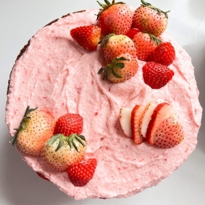 Summer Strawberry Cake