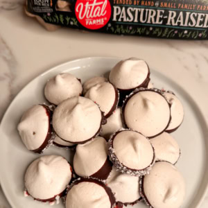 Peppermint Chocolate Meringue Kisses